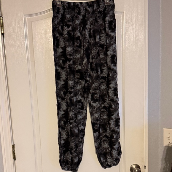 Harem Black and Gray Patterned Pants - Picture 6 of 7